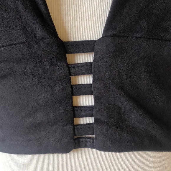 3/$30✨ Super Soft Strappy Black Crop Top - Picture 5 of 6